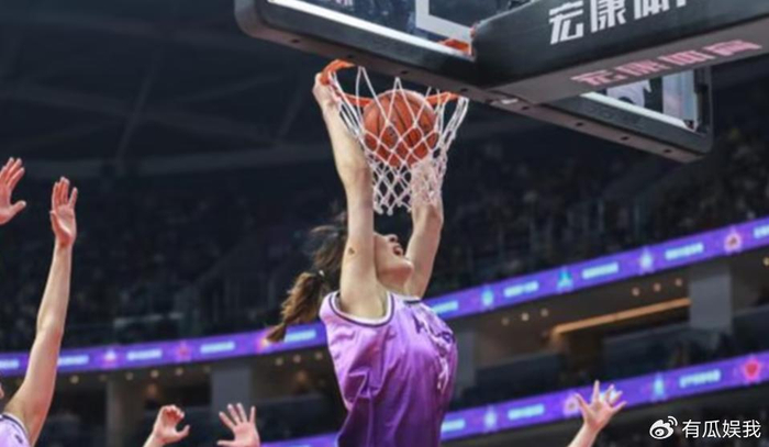 14岁曹熙琛身高传闻逼近2.15米，中国女篮潜力新